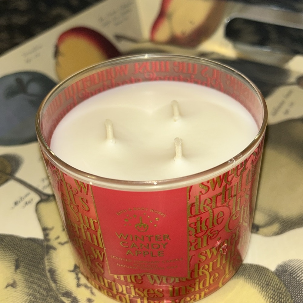 NWT “Winter Candy Apple” 3 Wick Candle New 14.5 Ounce Oz Bath & Body Works - Picture 5 of 7